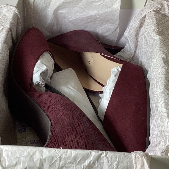 Brand: Bandolino
Bandolino Women's Grenow Pump - Picture 7 of 11